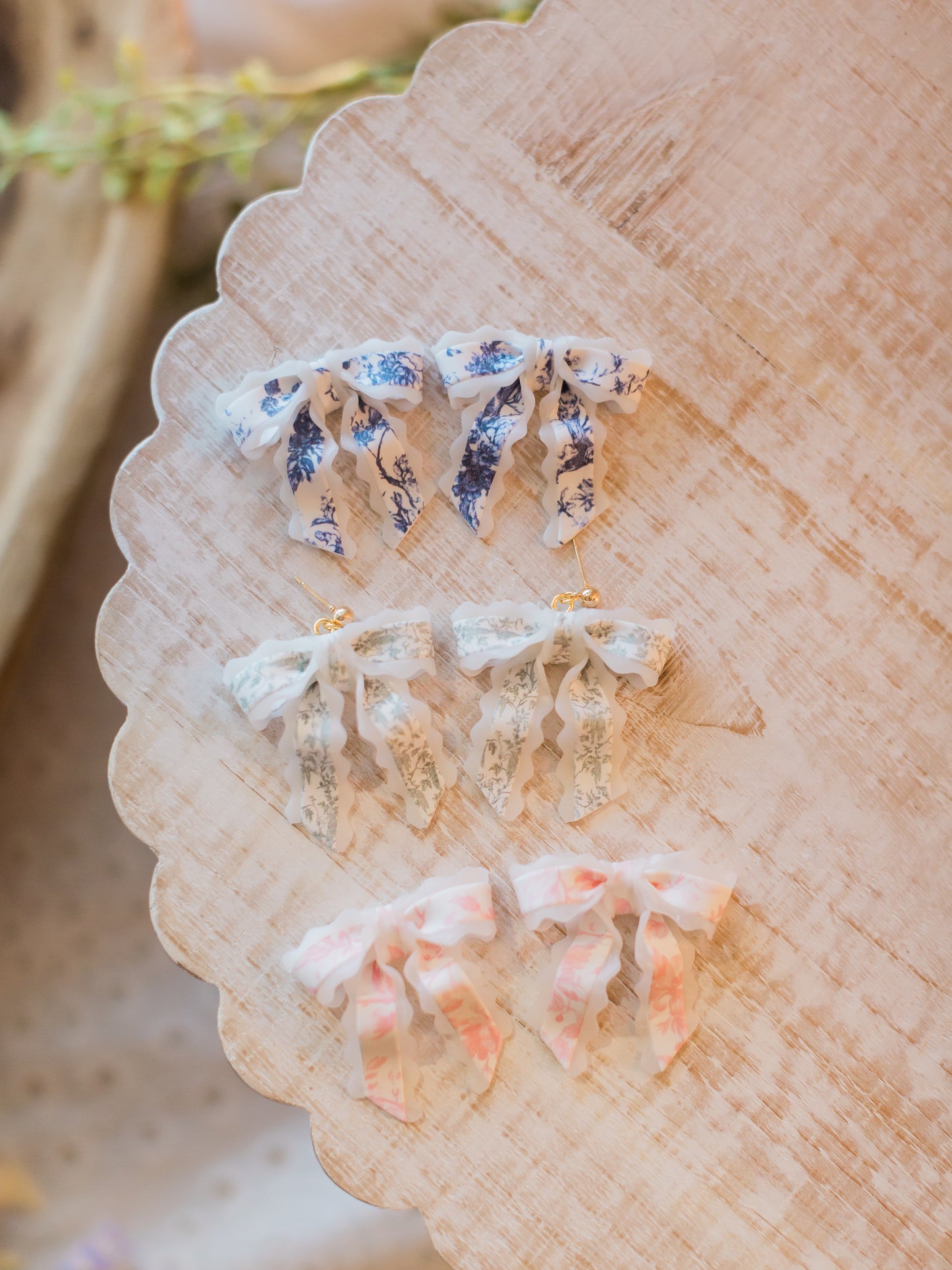 Scalloped Toile Bows