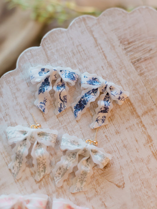 Scalloped Toile Bows