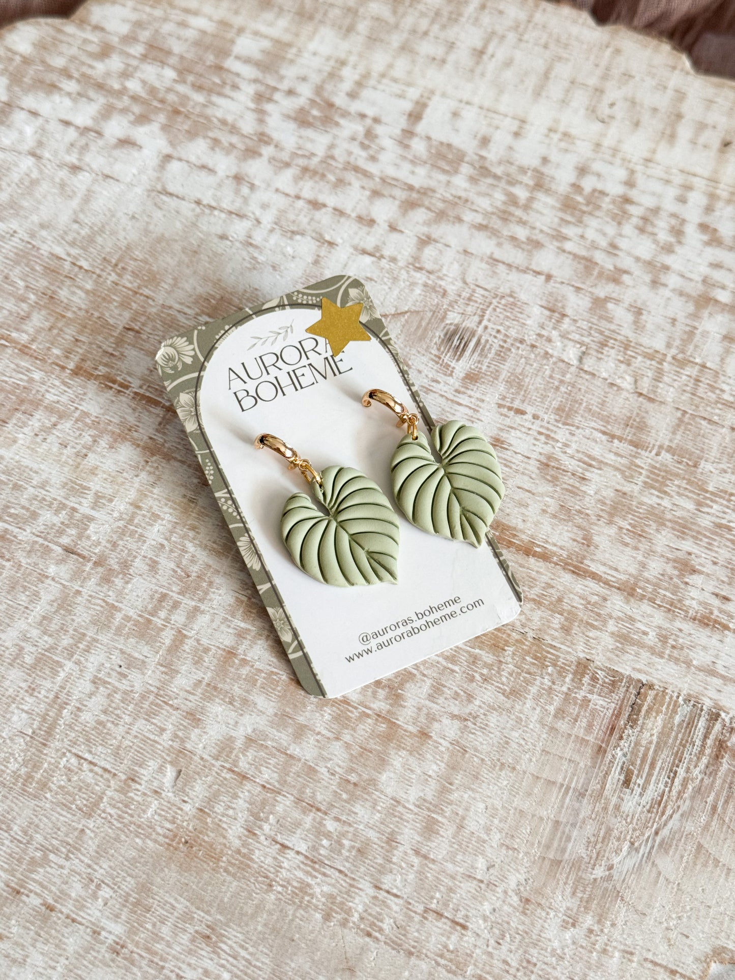 Leaf dangle