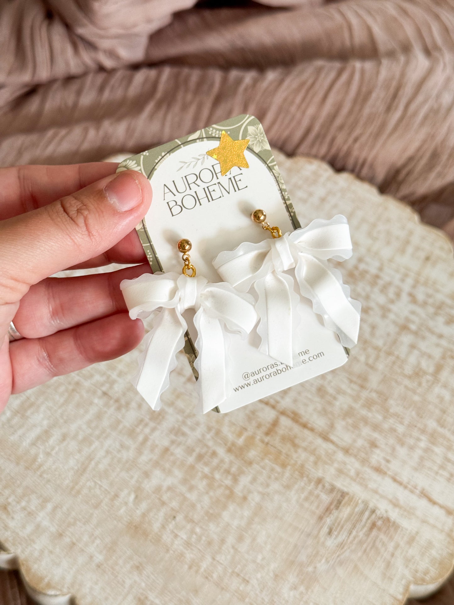 White scallop bow dangle