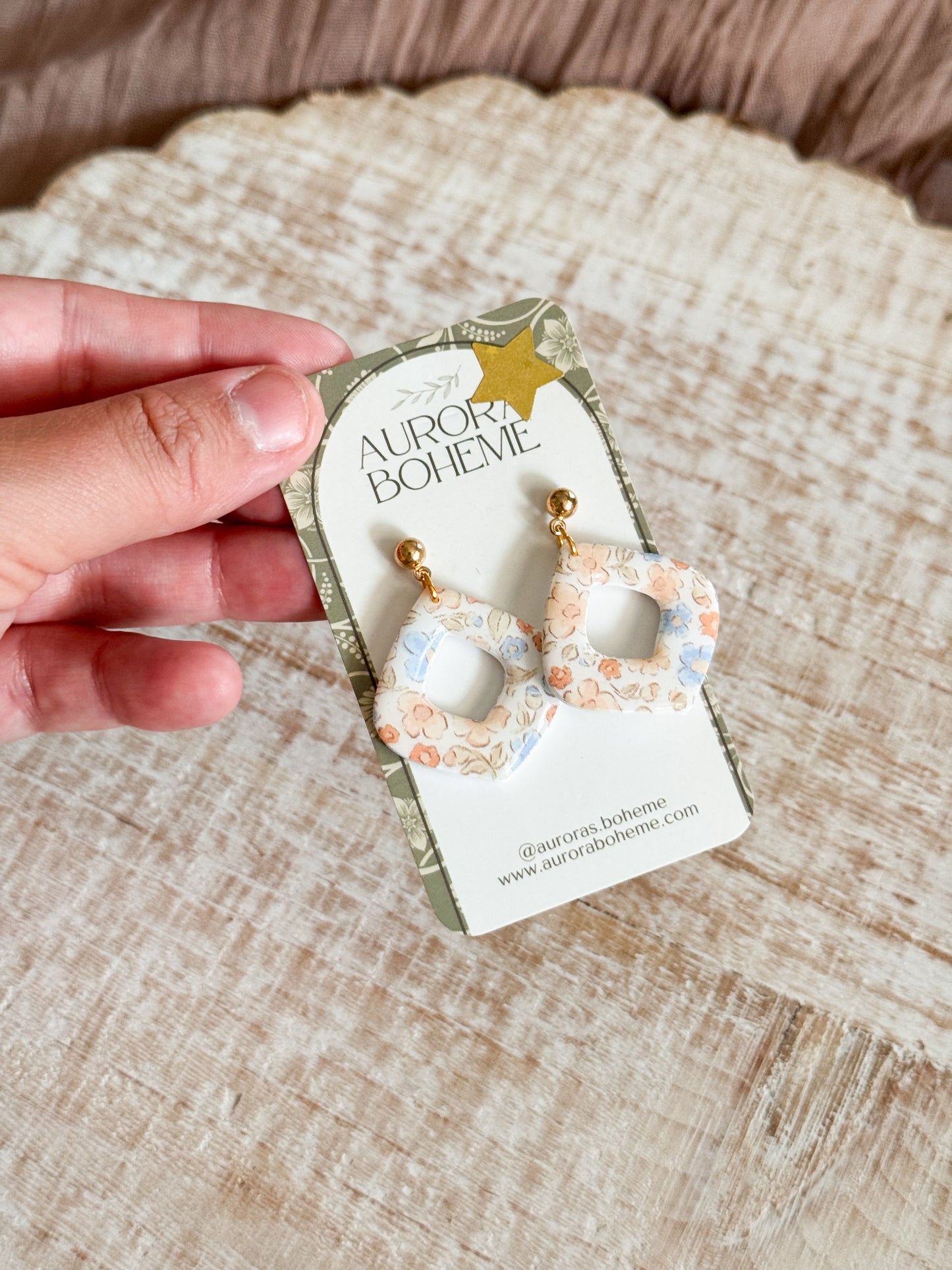 Diamond window pattern dangles