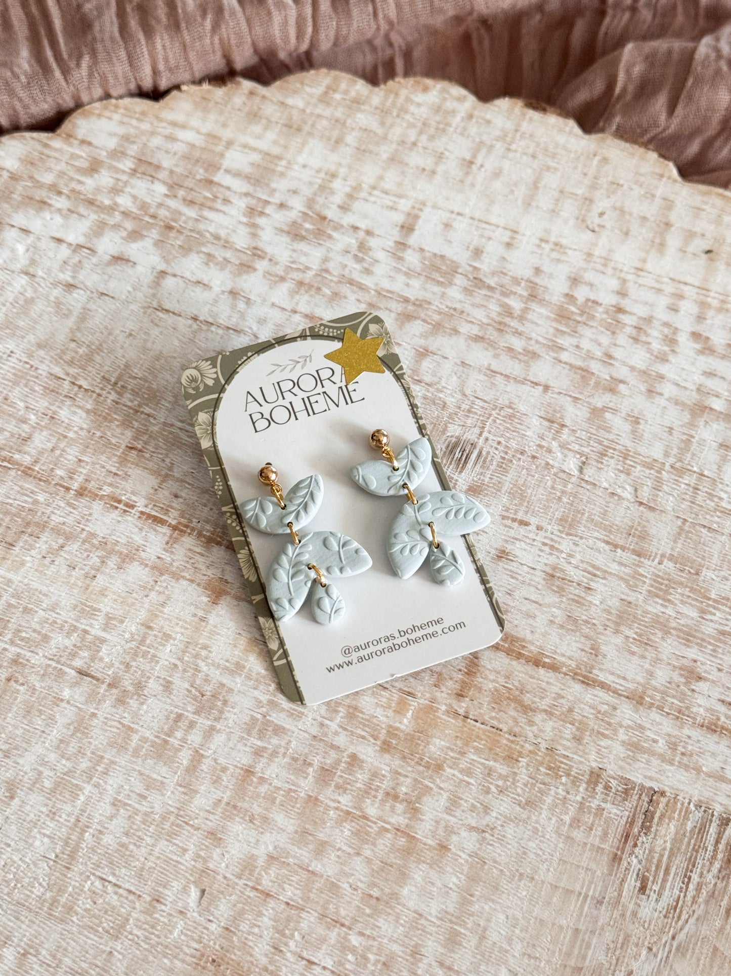 Textured tiered dangle