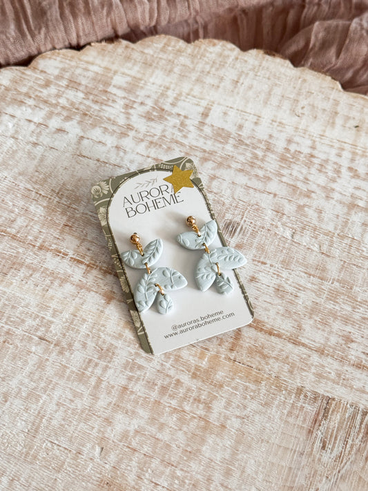 Textured tiered dangle