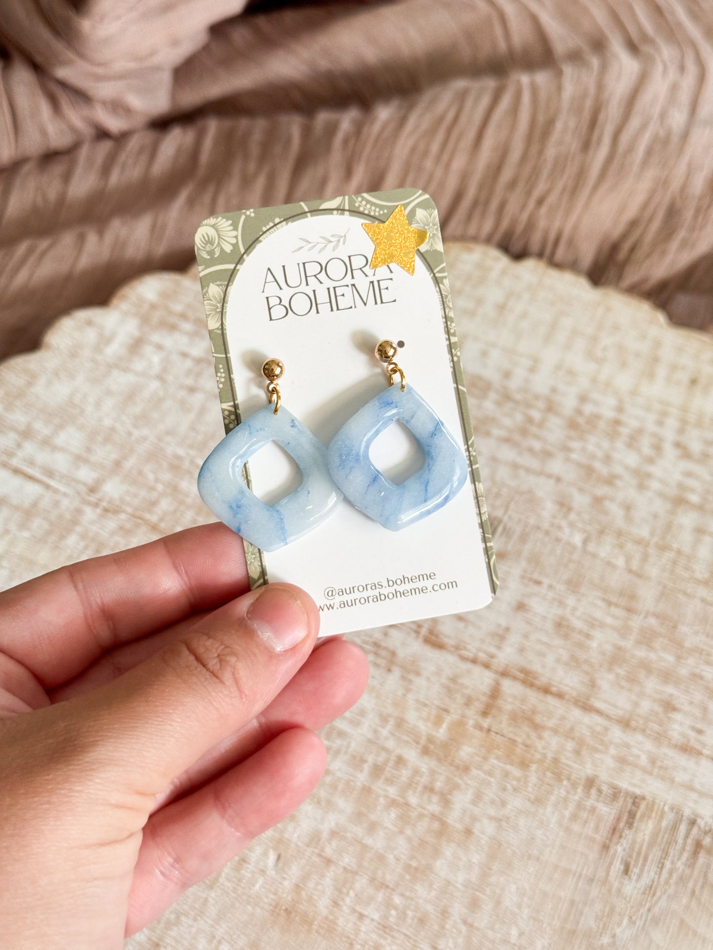 Diamond window pattern dangles