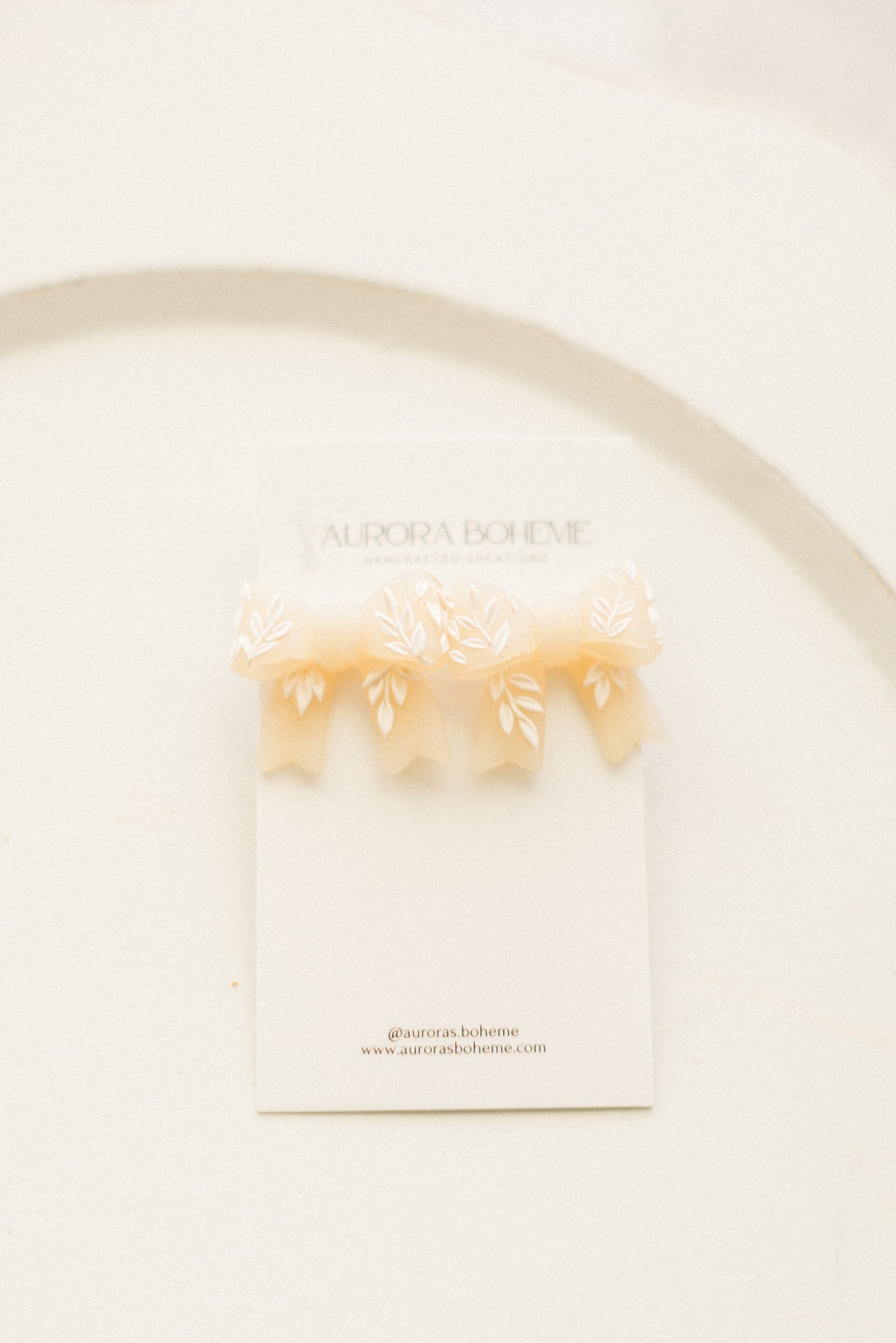 White Vine 3D Bow